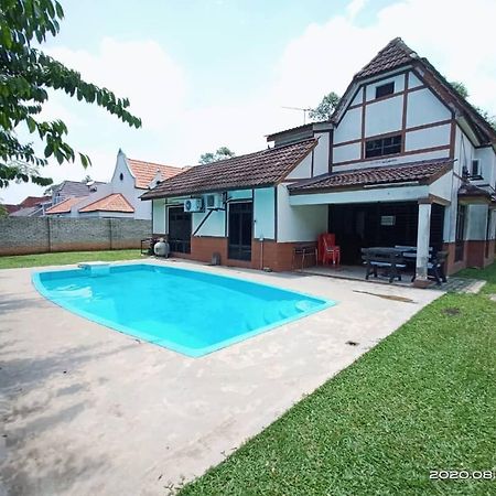 Villa With Private Swimming Pool Malacca エクステリア 写真