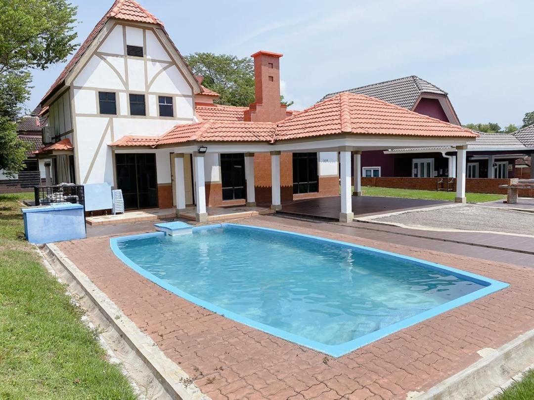 Villa With Private Swimming Pool Malacca エクステリア 写真