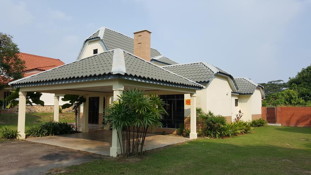 Villa With Private Swimming Pool Malacca エクステリア 写真